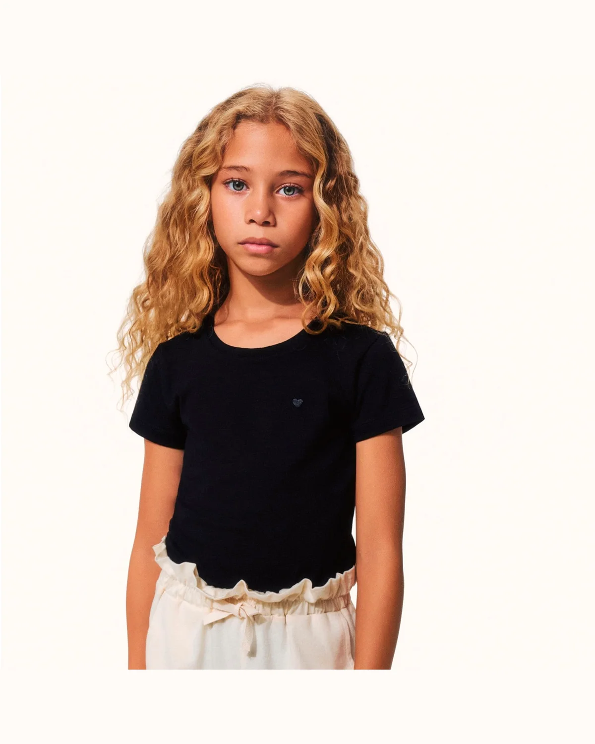 Hering kids blusa basica infantil menina manga curta slim com bordado coracao 5cmp — PRETO (foto 1)